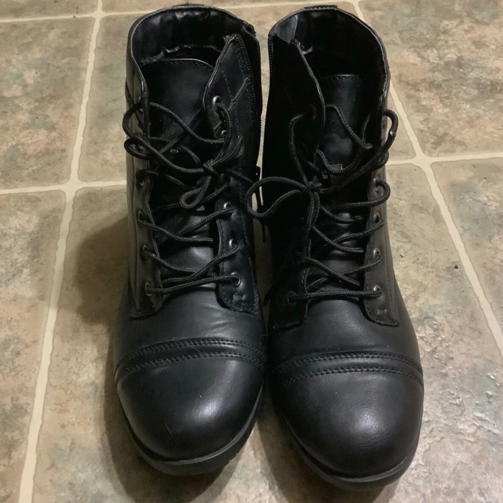 Tread Safe non slip ladies black ankle boots size 8 1/2